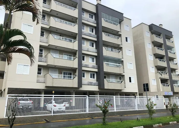 Beach House Itaguá Apartamento 1 - Em Ubatuba a 300m da orla mais charmosa, com excelente localização